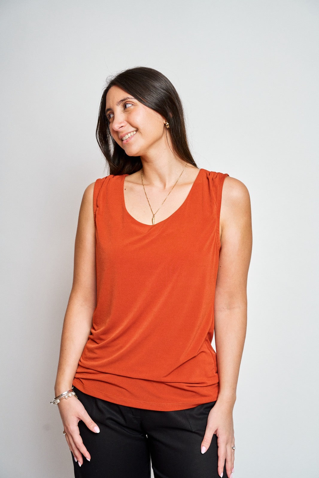 Polera ITY camisera hombro recogido