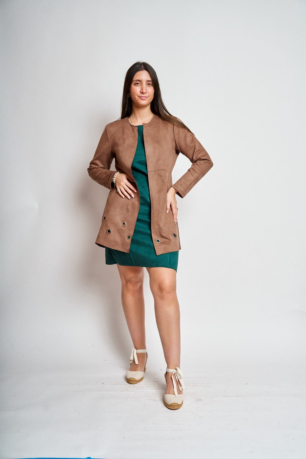 Chaqueta gamuza ojetillos