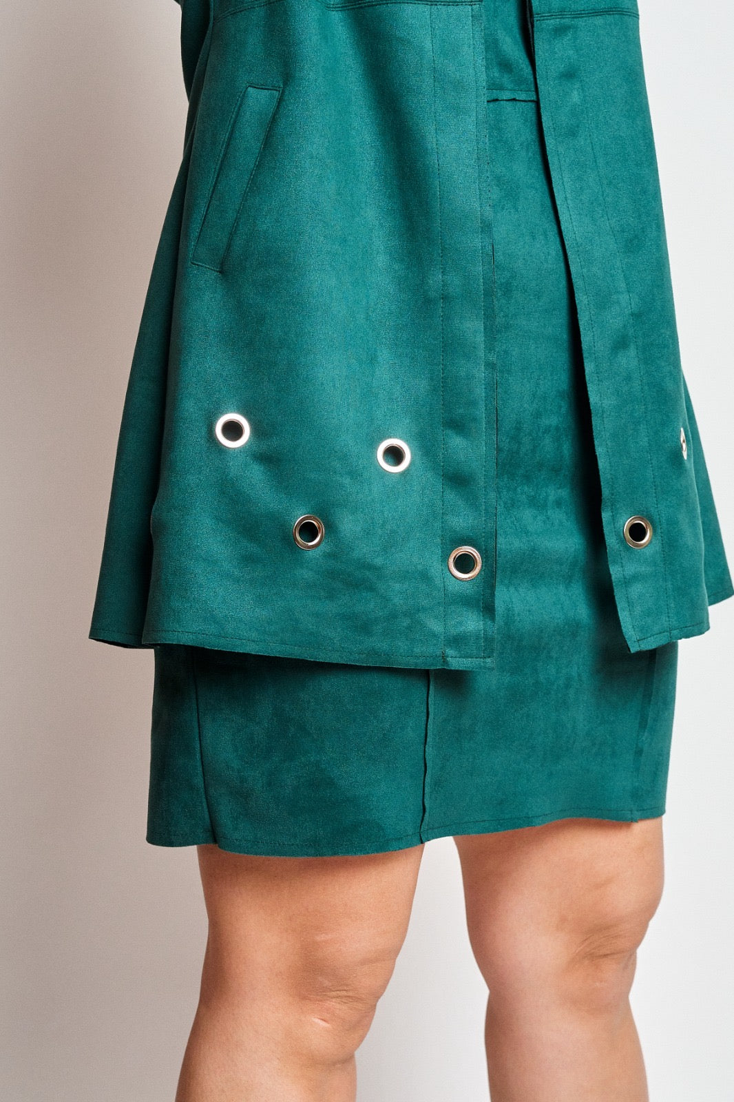 Chaqueta gamuza ojetillos