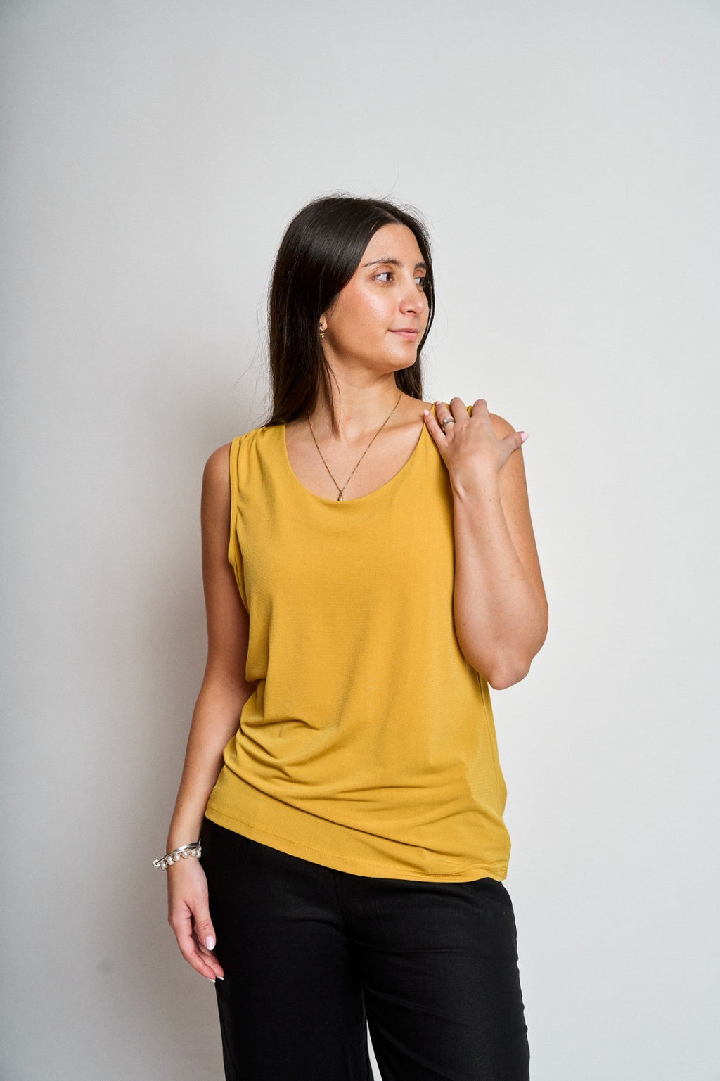 Polera ITY camisera hombro recogido