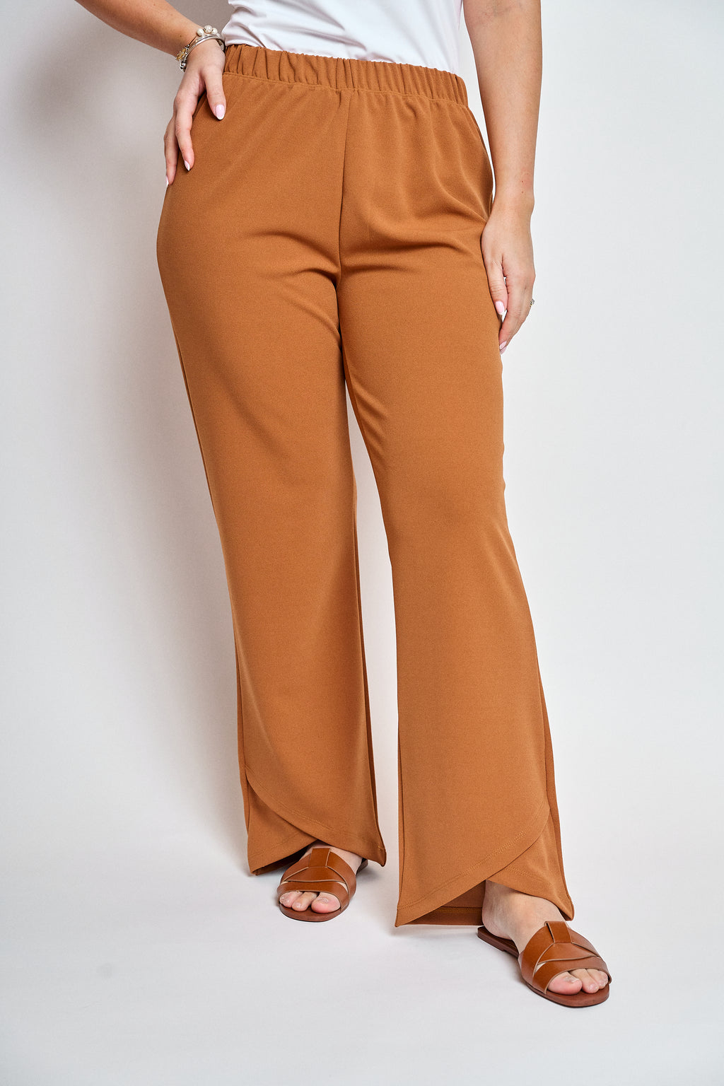 Pantalon crep corte asimetrico