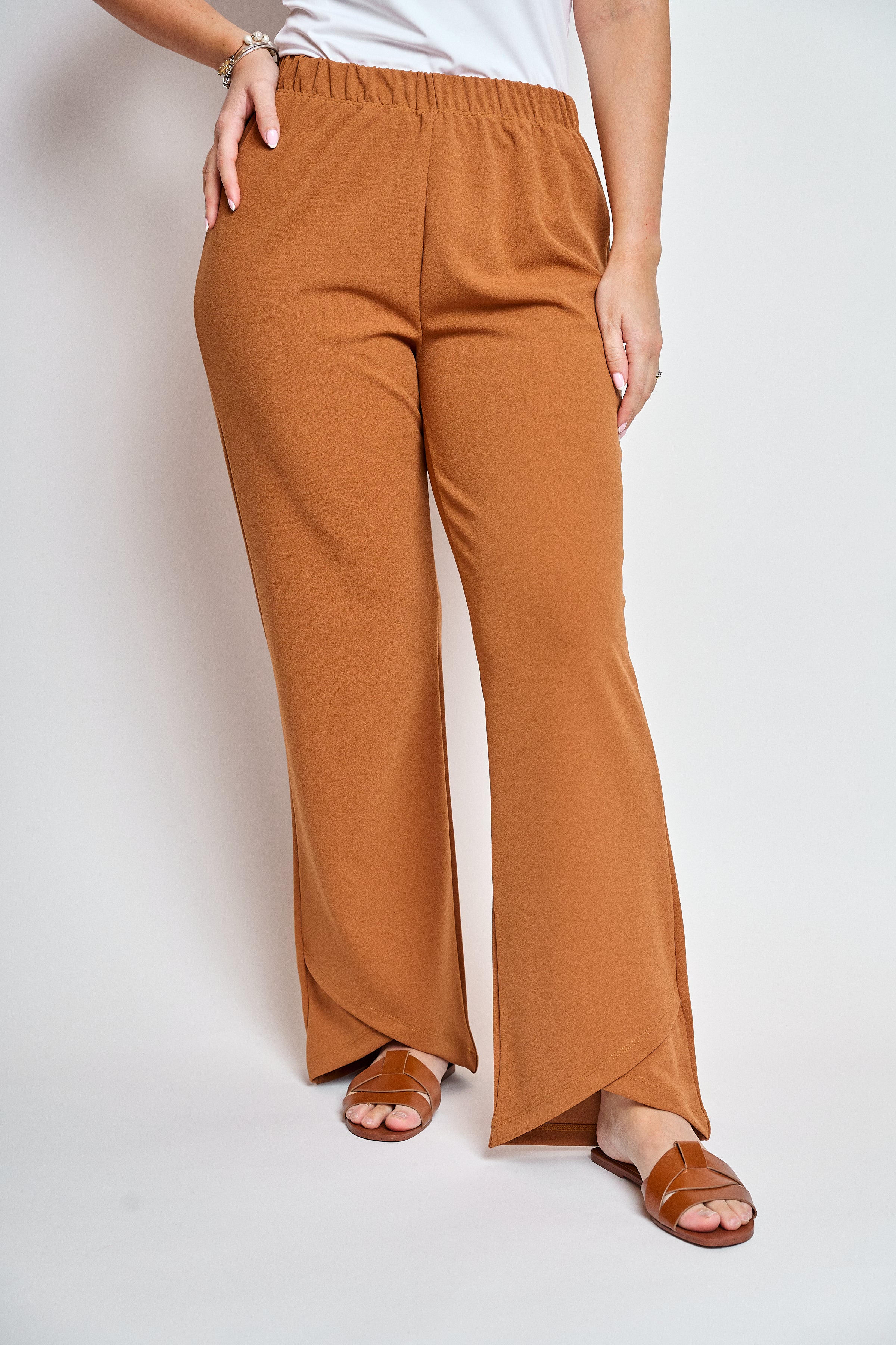 Pantalon crep corte asimetrico