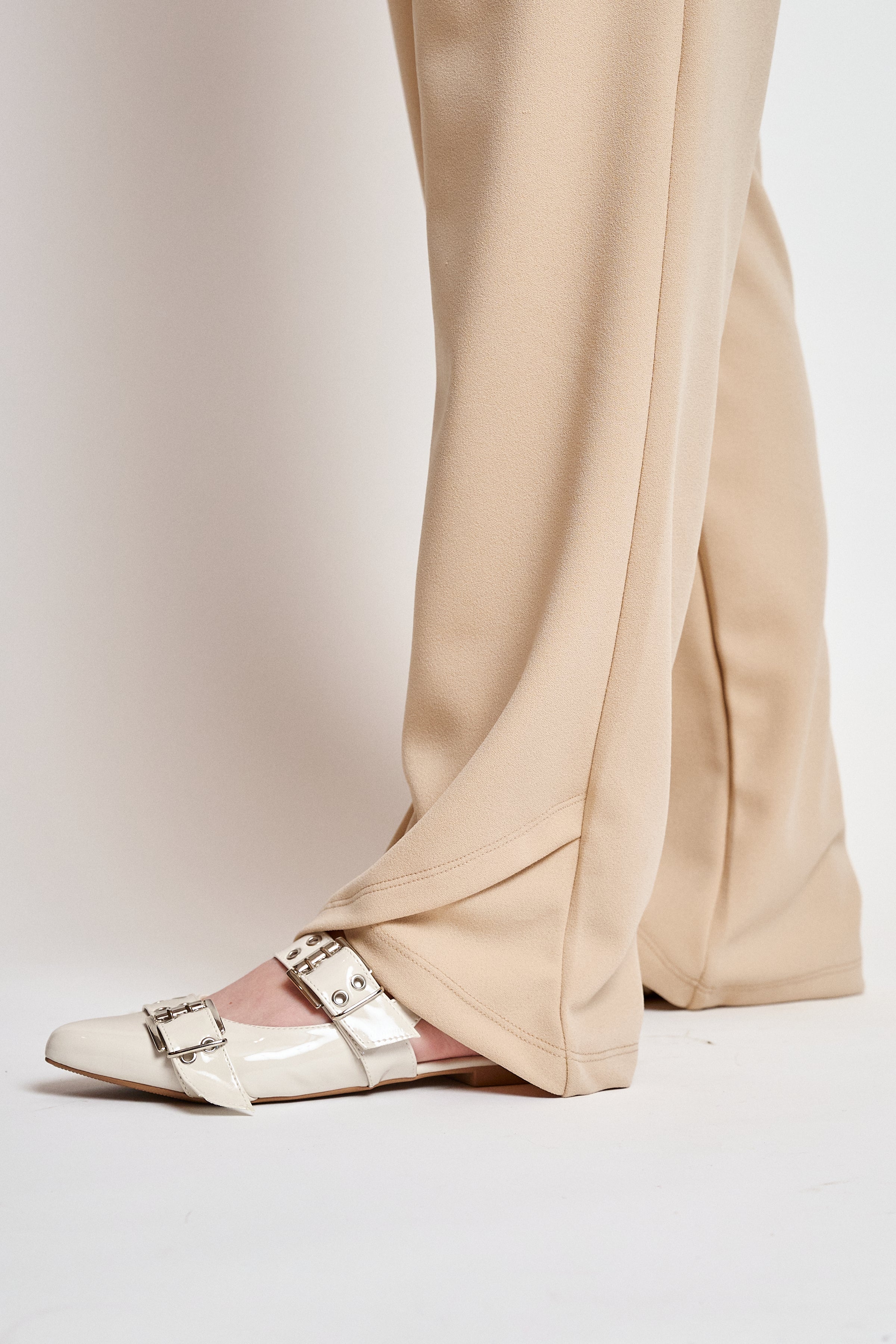 Pantalon crep corte asimetrico