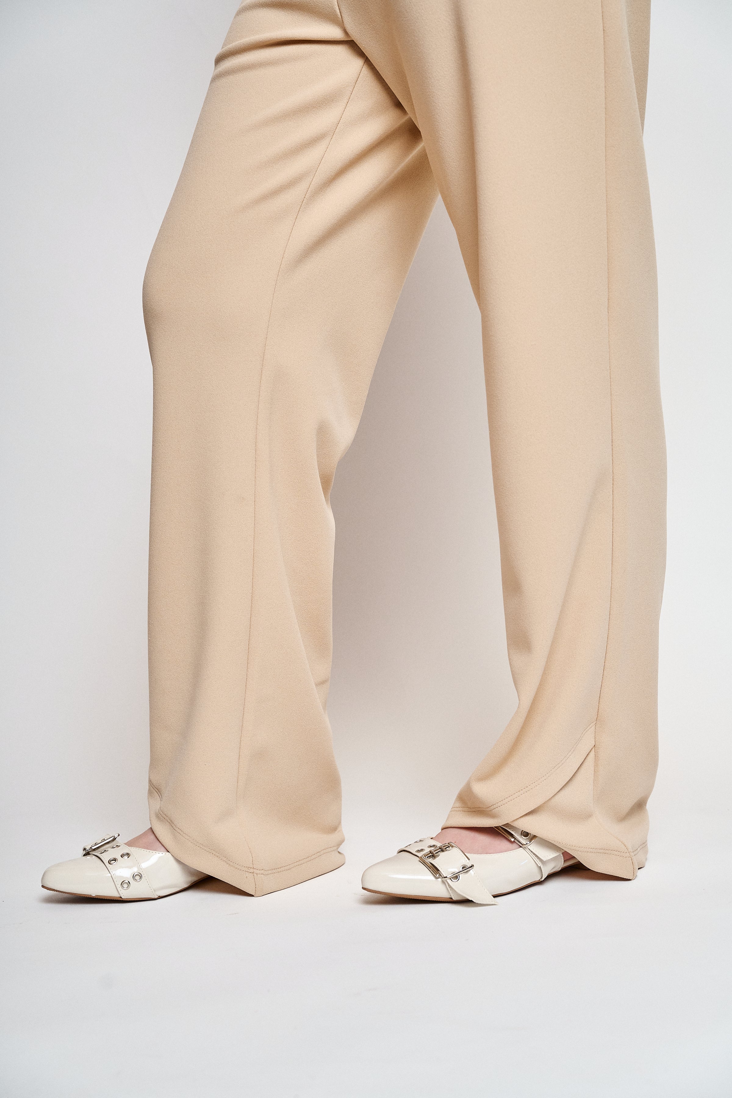 Pantalon crep corte asimetrico