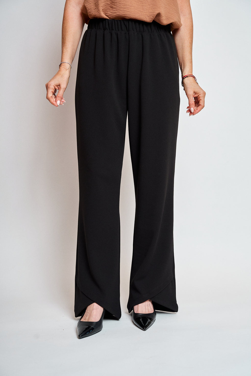 Pantalon crep corte asimetrico