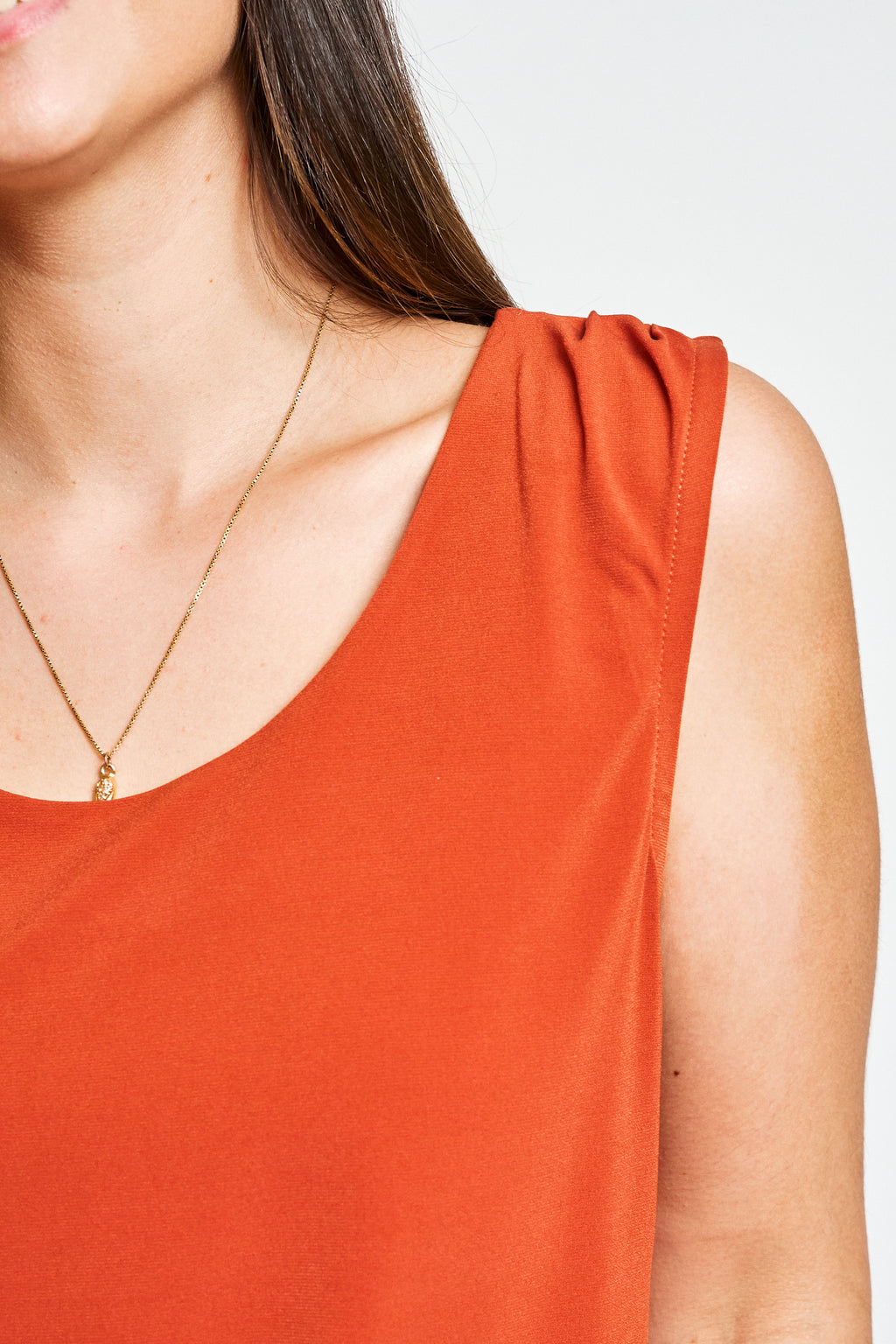 Polera ITY camisera hombro recogido