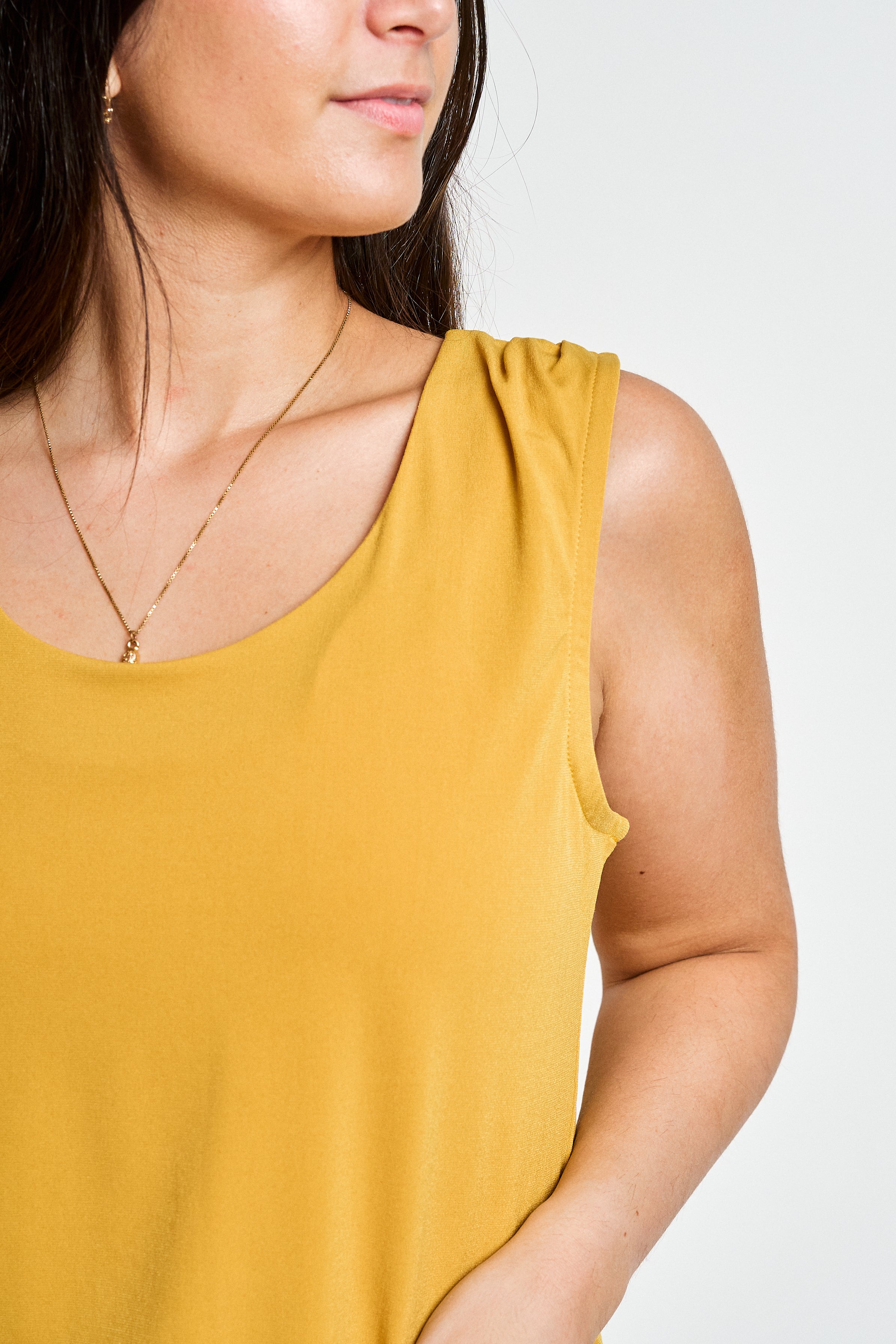 Polera ITY camisera hombro recogido