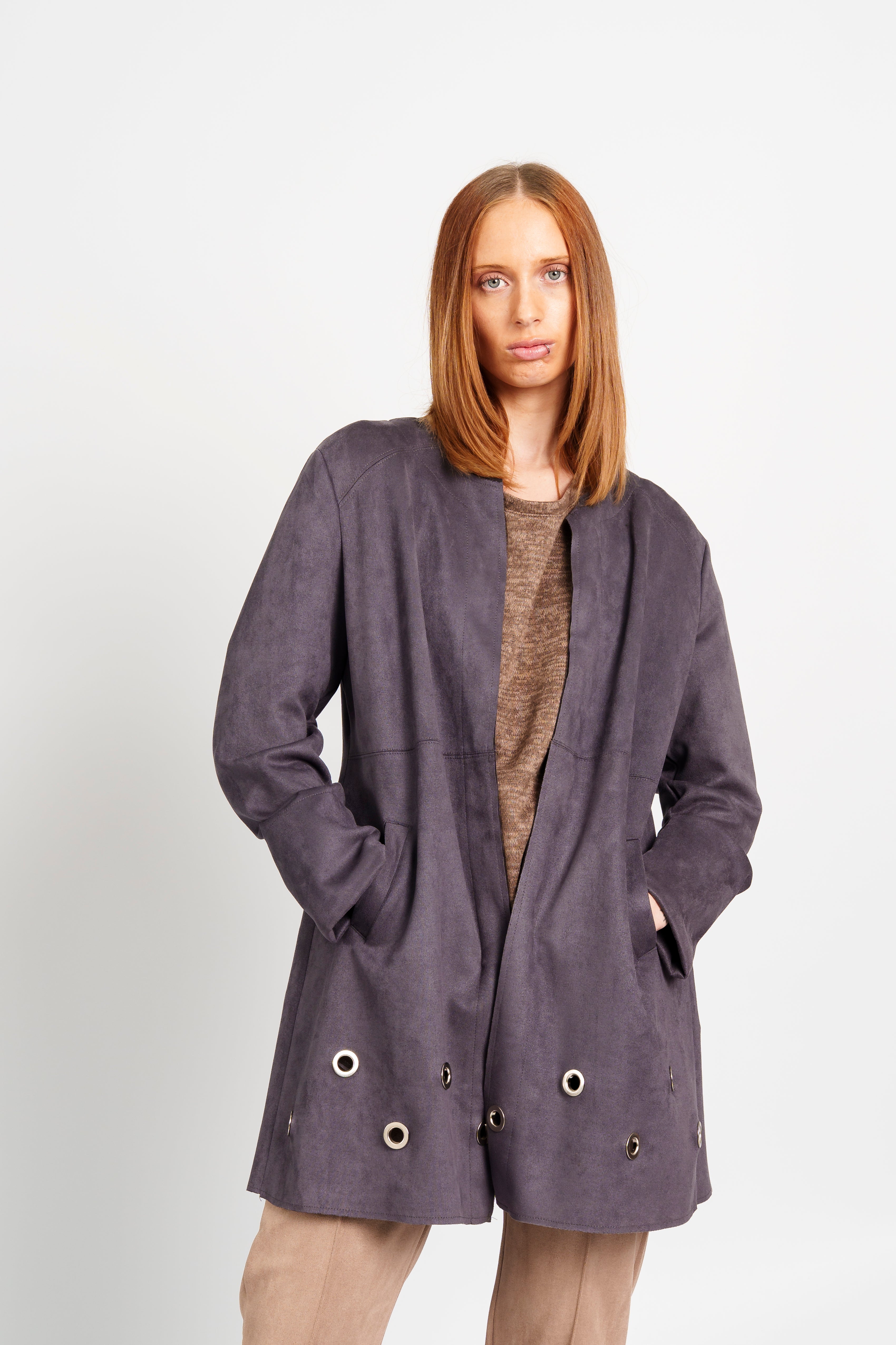 Chaqueta gamuza ojetillos