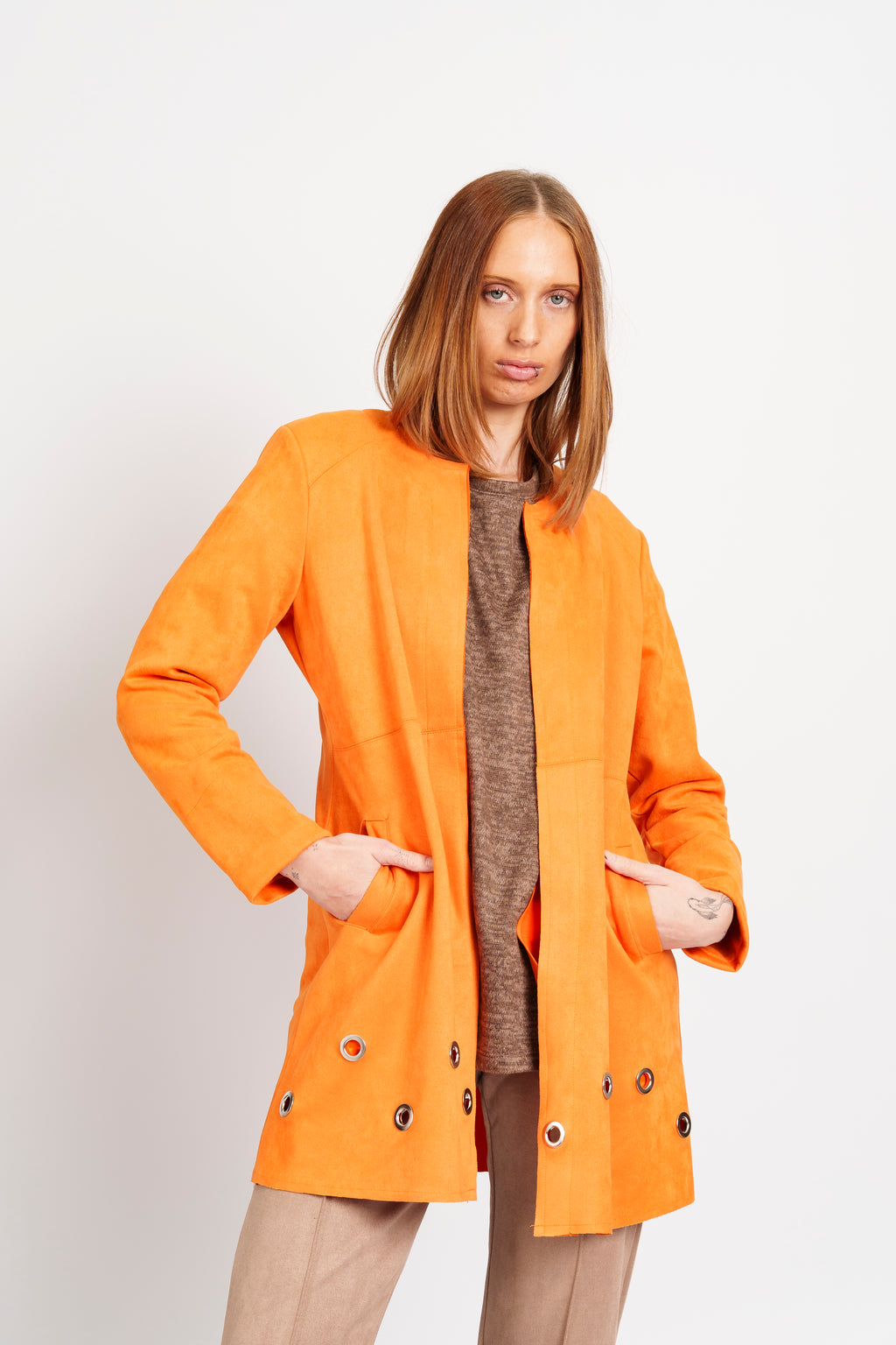 Chaqueta gamuza ojetillos