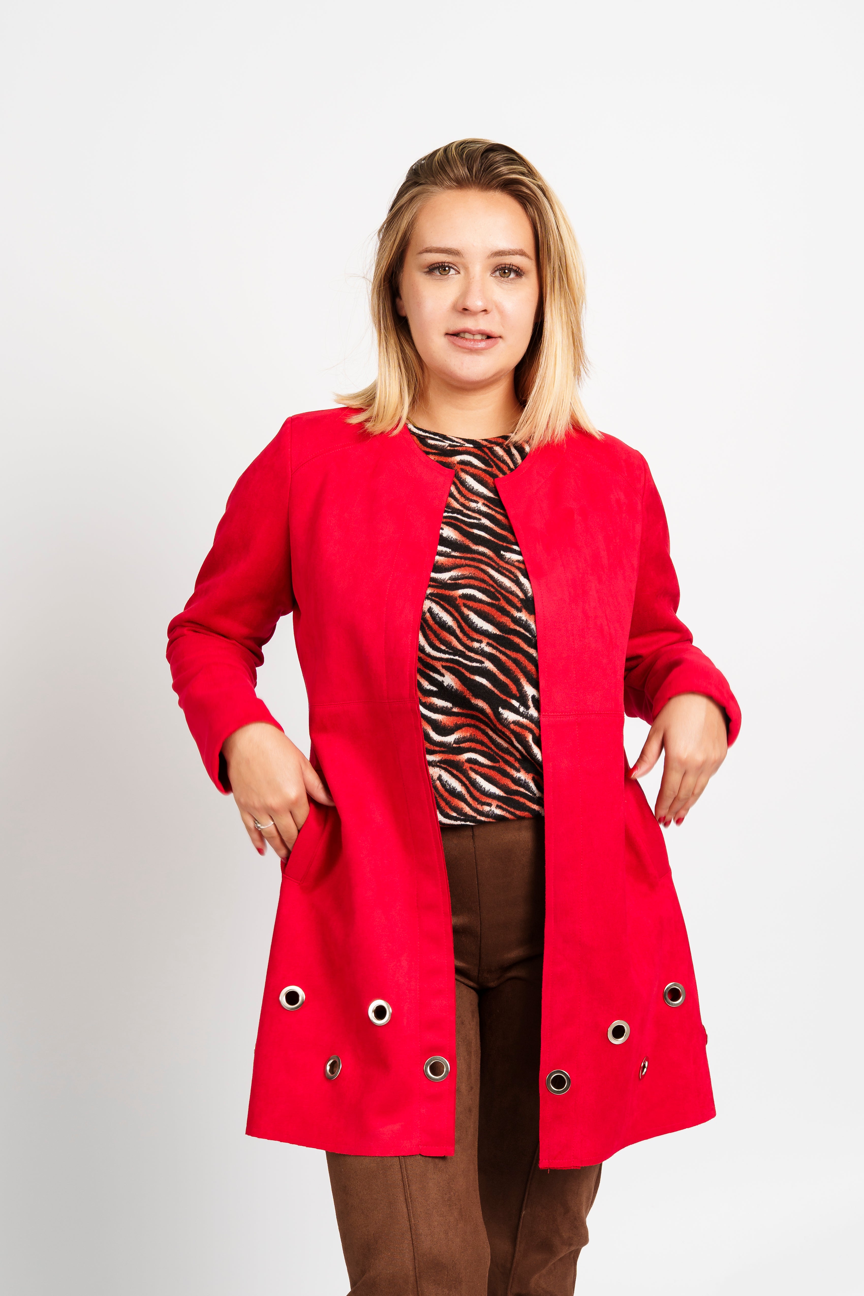 Chaqueta gamuza ojetillos