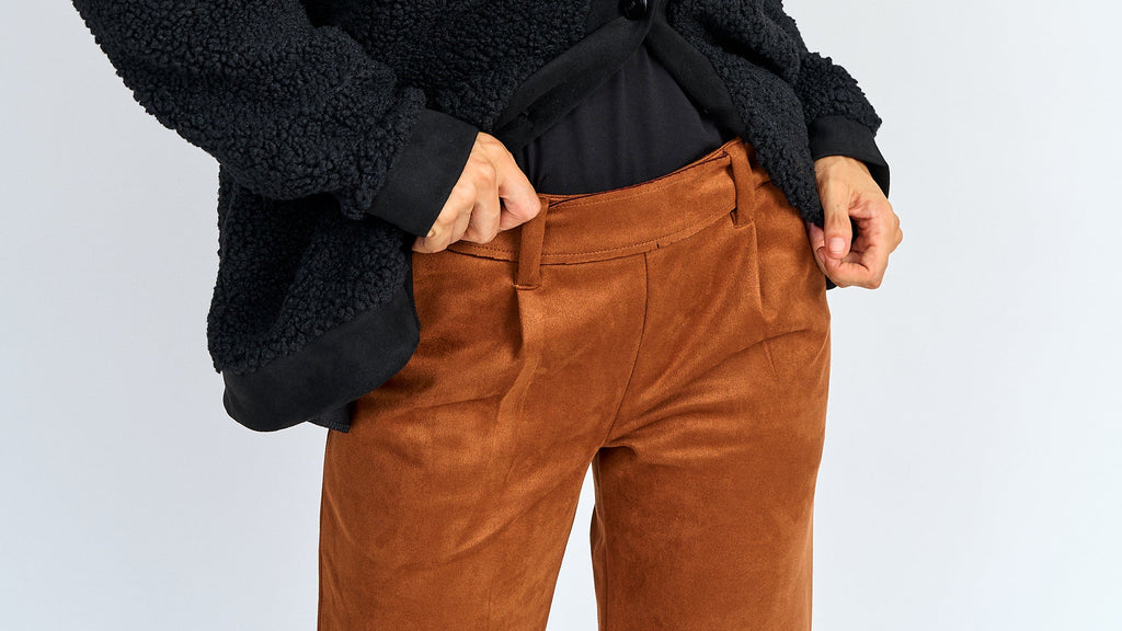 Pantalon gamuza botones