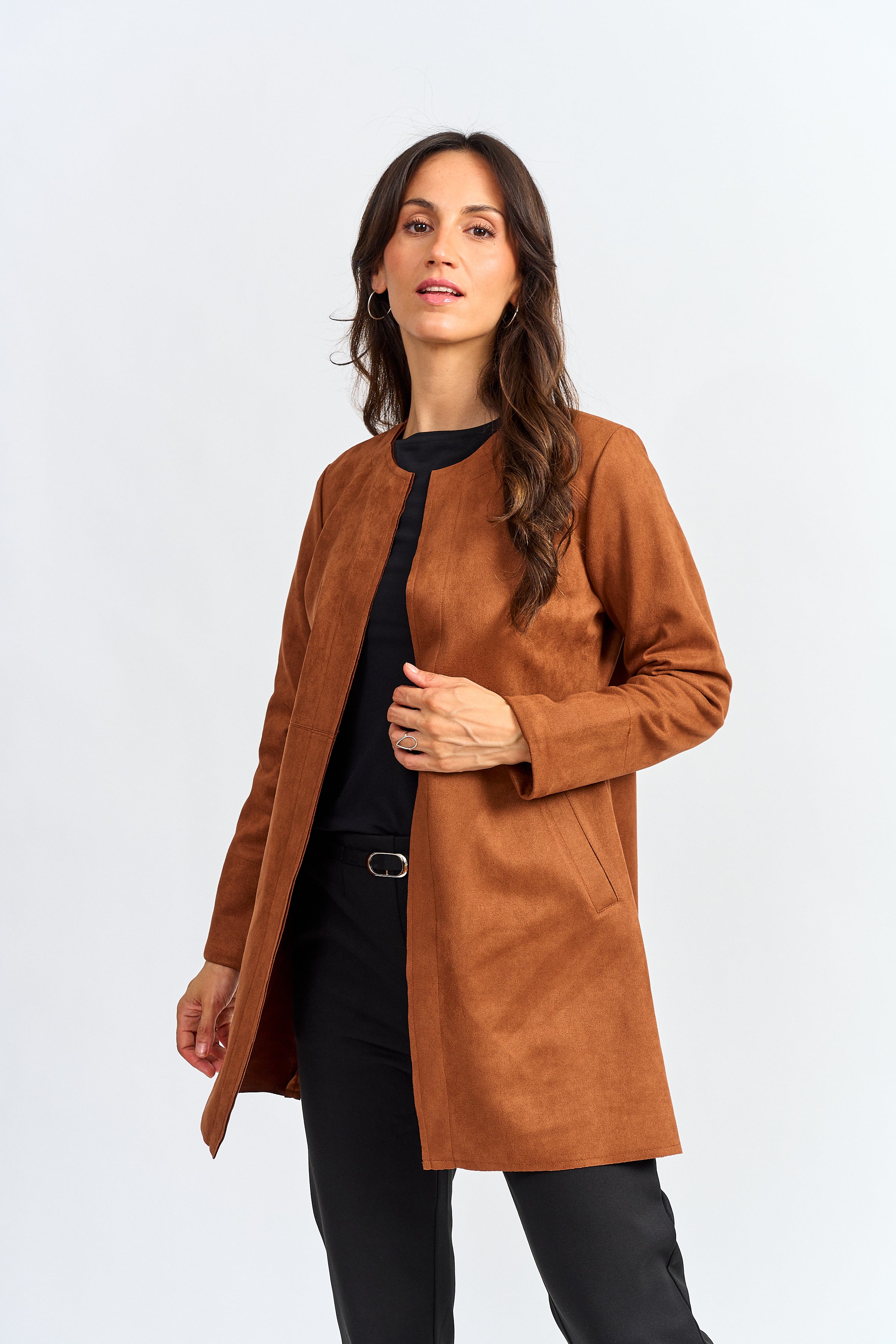 Chaqueta gamuza ojetillos