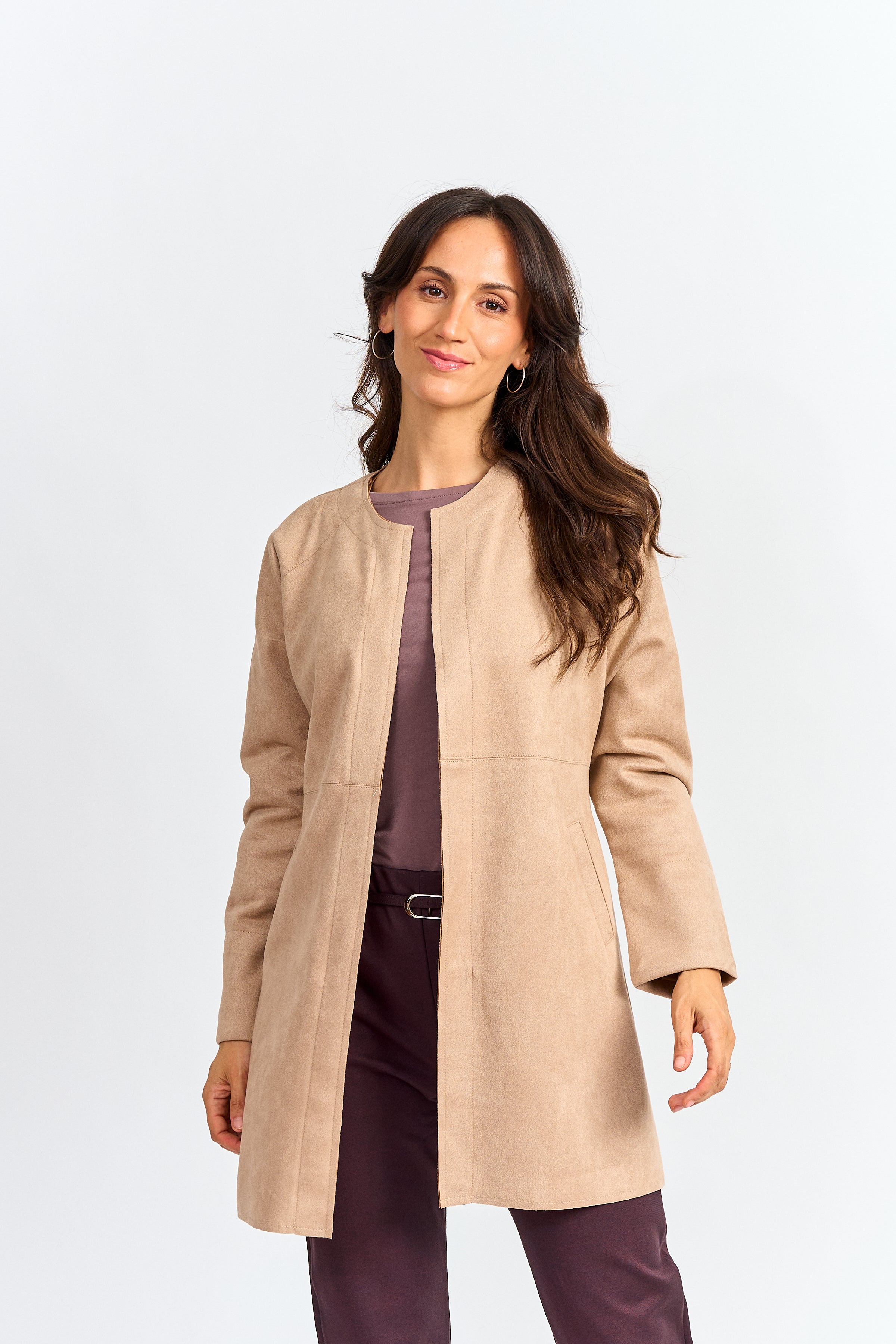 Chaqueta gamuza ojetillos