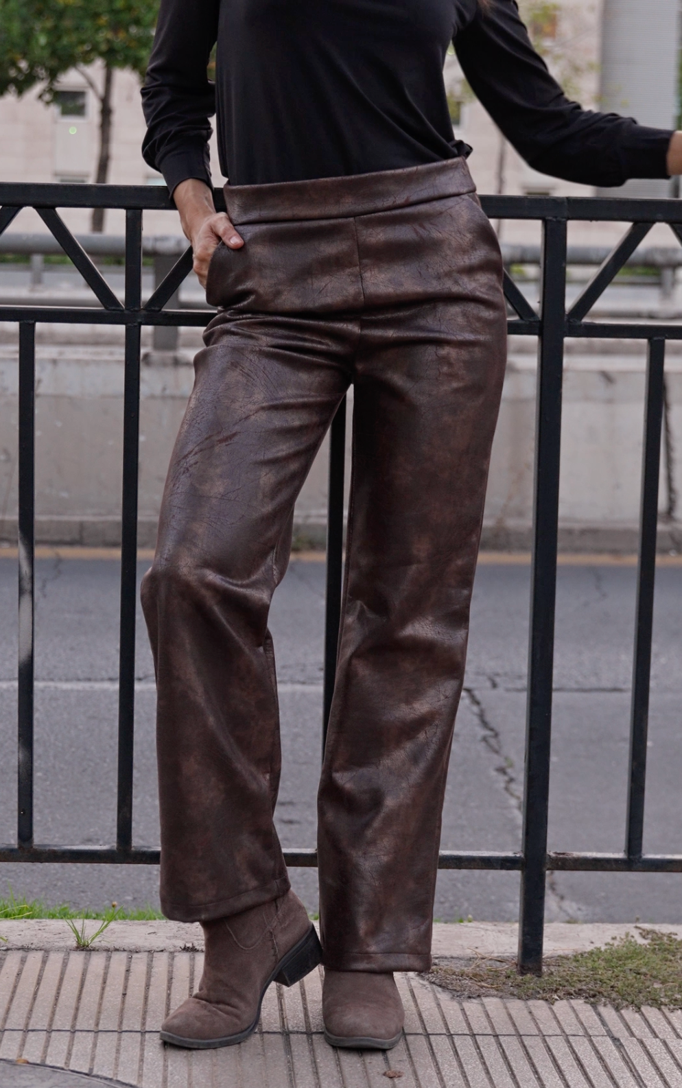 Pantalon gamuza brillo